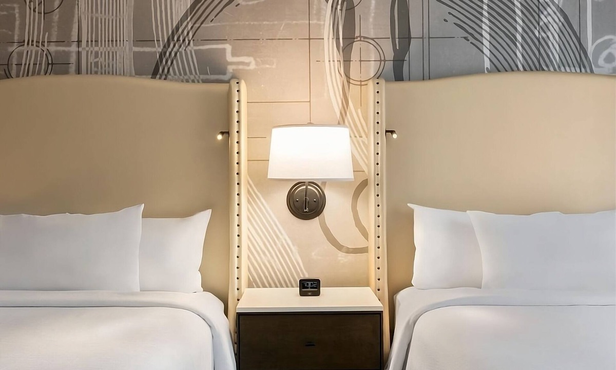 Berkeley Heights Hotel | Where Comfort Meets Style! Indoor Pool, Free Breakfast, Pets Allowed!