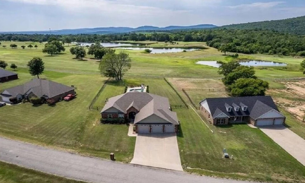 Summerfield House | Wolf Mountain Escape!