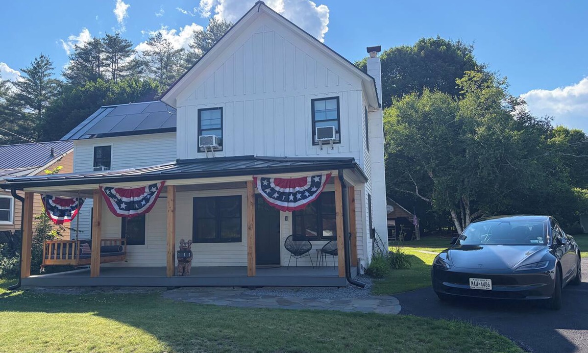 North Creek House | Wow! Only 3 min to Gore Mtn! King bed too