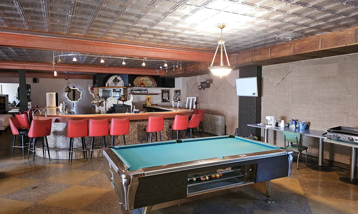Fairview-Ferndale House | X-Lg Man Cave. The gang/continue the party after @ AAOA Park! 8 min away!