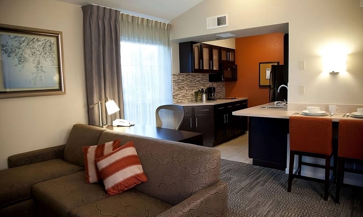 San Bruno Hotel | Your Home Away From Home! Onsite Pool, Free Breakfast, Parking
