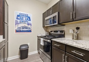 ~2bd 2bth~Sleeps 6~1 mi. to Broadway~ #201