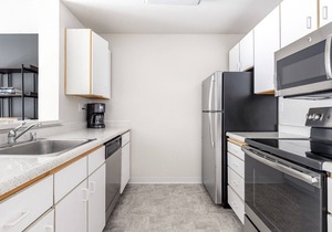 Bright South Beach 2BR w/Pool, Spa, nr. Muni Lightrail, by Blueground