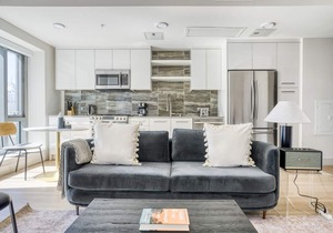 Charming Oakland 1BR w/Pool, W/D, Sky Deck, next to BART, by Blueground