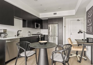 Classic Emeryville 1BR w/Pool, Gym & W/D, walk to Safeway, by Blueground