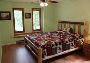 Comfortable Chalet with Golf Cart, Kayaks, Ping Pong Table, Firepit with AC