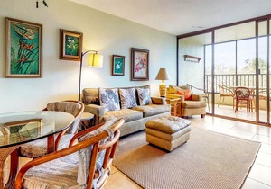 Waterfront condo w/ shared pool & private lanai- steps to shops & restaurants! in Hilo