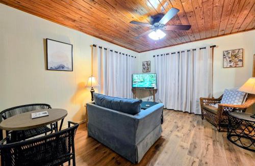 Mid America House | #07 - Lakeview One Bedroom Cottage-Pet Friendly