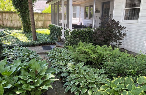 Union Pier Cottage | 1 bed/1 bath, 1.5 blocks to beach/town, dog friendly, screened prch, fenced yard