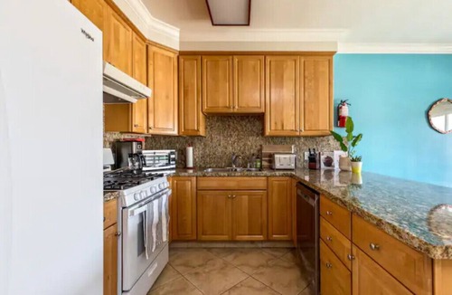 Sharp Park House | 1 block from beach, hot tub, 3bd/3ba near SF and SFO airport