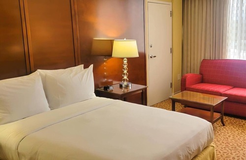 Lenox Hotel | 1 Double | Wyndham Atlanta Buckhead Hotel & Conference Center | Pet Friendly