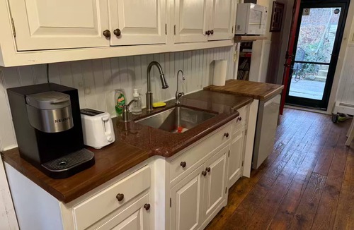 Robesonia House | 1893 Farmhouse - 6 beds for your family in on a farm in Robesonia