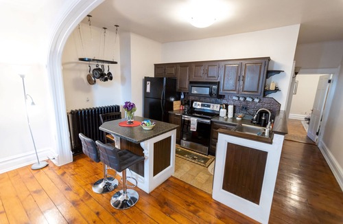 Jim Thorpe Apartment | 1st Flr 2BR Downtown Near Opera House.Dedicated Parking. Dog+ with host approval