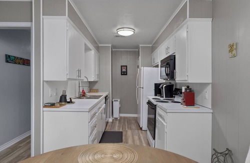 Fort Smith Apartment | 2-bd, 2-ba apartment in a prime location of Fort Smith. WiFi, AC, TV, and more.