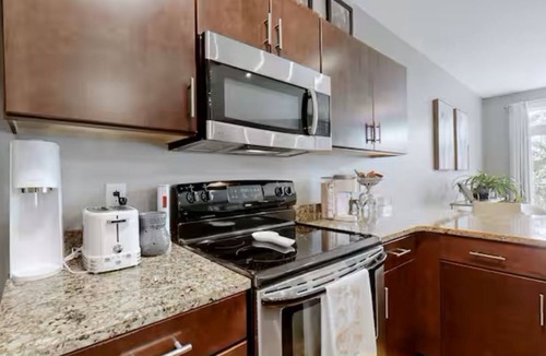 North Capitol Condo | 2 bed/2 bath Condo - Less than 1 Mile to Broadway!