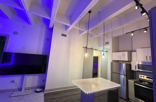 Peachtree Center Apartment | 2-bed 2bath on 20th floor Highrise Downtown Atlanta with scenic views, pool, gym