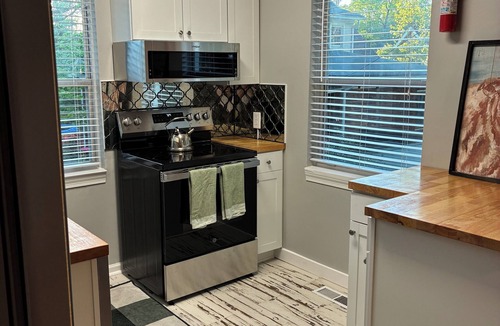 East Side Apartment | 2 bedroom/2 bath cottage, just a block from Emory University/Emory Hospital