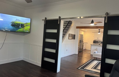 Kingston House | 2-bedroom house in perfect Kingston with cool AC for relaxing stay