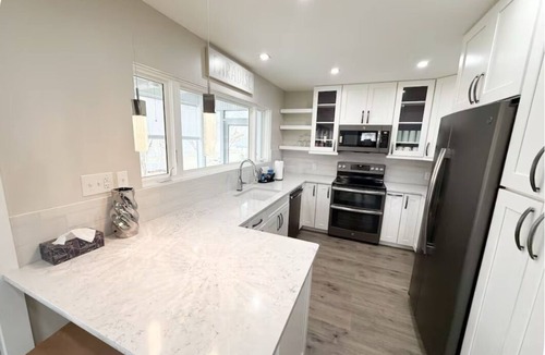 Allisonia House | 2 Bedroom Riverfront House on the New River Trail