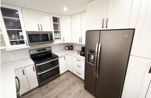 Allisonia House | 2 Bedroom Riverfront House on the New River Trail