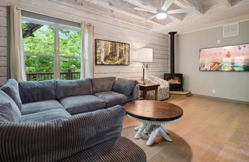 Big Cedars Cabin | 2-bedroom Treehouse cabin at Branson Cedars Resort, only Sept 26-Oct 3, 2026!