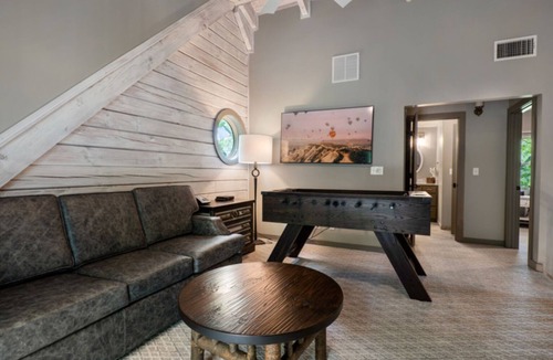 Big Cedars Cabin | 2-bedroom Treehouse cabin at Branson Cedars Resort, only Sept 26-Oct 3, 2026!