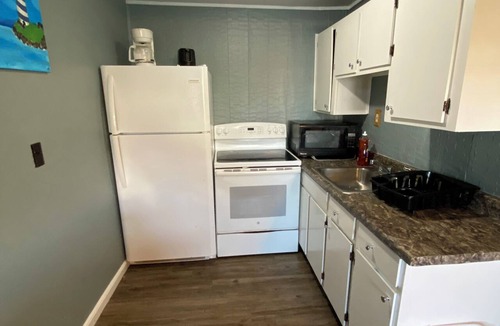 Hampton Apartment | 2 bedrooms with shared pool. apt3