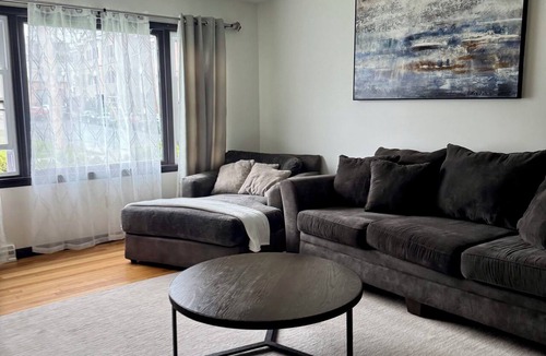 Albany Apartment | 2 BR 1 Ba apartment, 2 min walk to Albany Med, w/off street parking & Washer/D