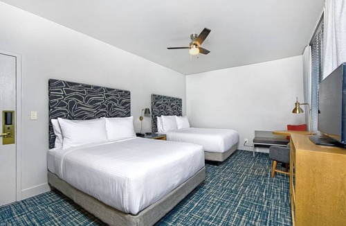Downtown San Francisco Hotel | 2 Charming Unit with Rooftop Pool, Near Yerba Buena & Chase Center