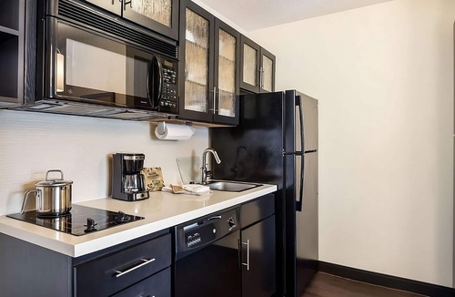 Morris Plains Hotel | 2 Classic 1BR Suites Perfect for Families Visiting NYC - Pets welcome