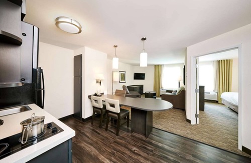 Morris Plains Hotel | 2 Classic 1BR Suites Perfect for Families Visiting NYC - Pets welcome