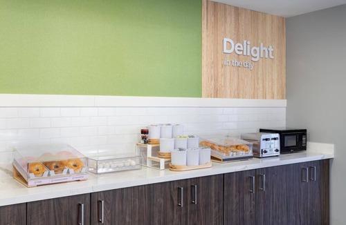 Clarion Hotel | 2 Clean & Modern Rooms w/Bfast Ideal for Group Getaways near Local Highlights