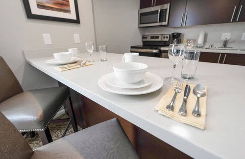 Newark Hotel | 2 Comfortable Suites w/Sitting Area & Outdoor Pool Access | Free Breakfast
