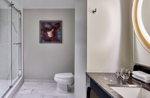 Downtown Orlando Hotel | 2 Connecting Suites at a 4.5⭐️ Hotel