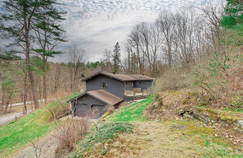 Town of White Creek House | 2 Mi to Hoosic River: 'The Moss House' w/Deck!