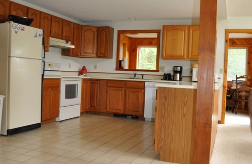Eidelweiss Village Ski Chalet | 2 min WALK to BEACH!Summer Escape!Relax,hike,swim,shop.NConway/Eidelweiss.