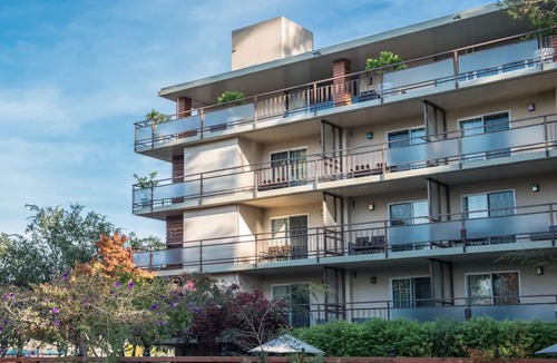 Barron Park Hotel | 2 Quiet Room with Free Breakfast, Heated Pool & Parking Near Stanford