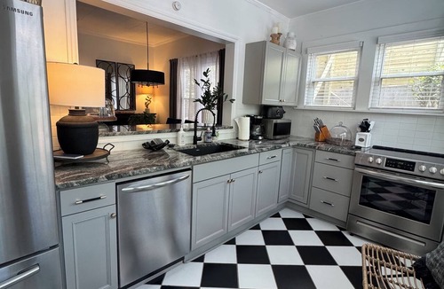 Hot Springs House | 2BR 2BA Historic Prospect Home with Hot Tub & Boat Rental Option
