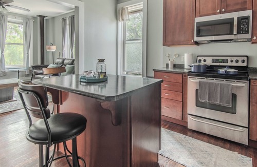 Town of Hounsfield Apartment | 2BR Lake Ontario Suite King Bed, Historic Village, Walk to Waterfront & Dining