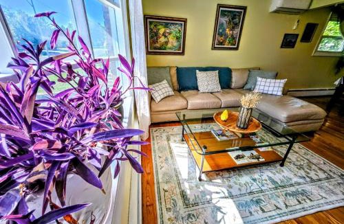 Buckingham Lake - Crestwood Apartment | 3 Bed 2 Bath, Near UAlbany & MVP Arena, Private Driveway Parking