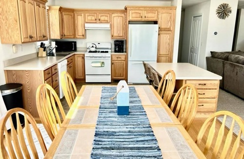 Paterson House | 3 bedroom accommodation in Beach Haven Gardens