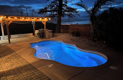 Pittsburg House | 3-bedroom Charming Home in the Hills of Pittsburg with hillside view & pool