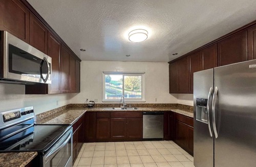Chabot Park House | 3-Bedroom Hillside Home Minutes from Oakland's Zoo