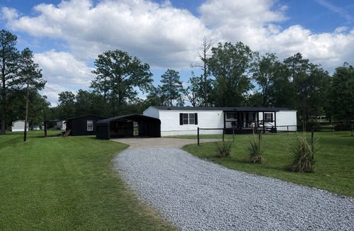 Swartz House | 3-bedroom home in tranquil Monroe
