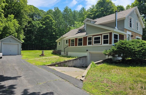 South Glens Falls House | 3-bedroom house in SGF with AC Between beautiful Saratoga and lake George