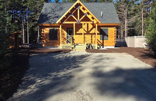 Southwest Harbor House | 3-bedroom Log Cabin with AC, WiFi ,Southwest Harbor That Rents SAT-SAT ONLY