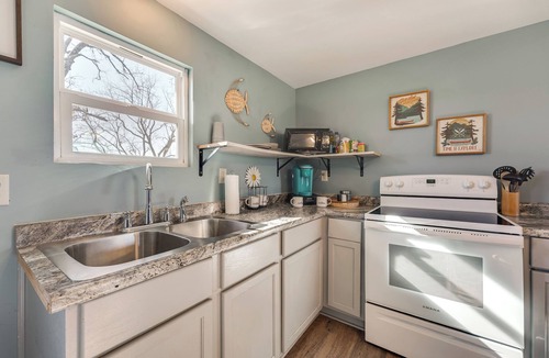 Omaha Apartment | 3 Mi to Table Rock Lake! Cozy Ozark Apartment
