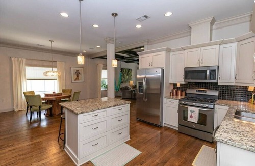 North Ormewood Park House | 3 Miles to World Cup Stadium | Near Beltline