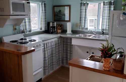 Isle of Springs Cottage | 3 one-bedroom fully equipped cottages with free WIFI/weekly rental
