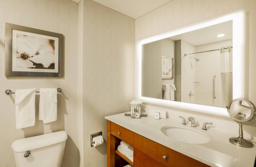 East Point Hotel | 3 Units | Prime Airport Location | Seasonal Pool |Atlanta City Center -7mi